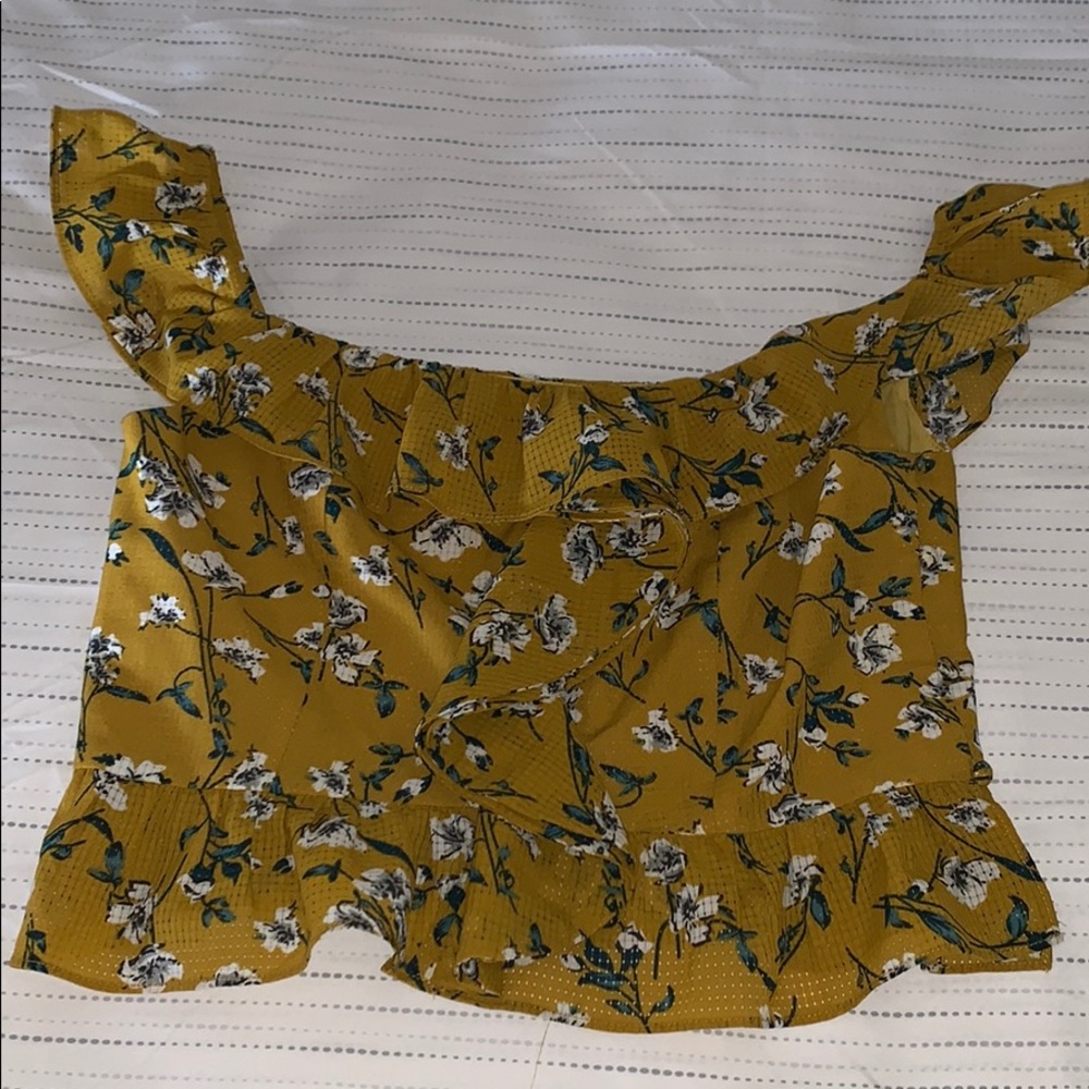 Cute too has side buttons for opening to put on